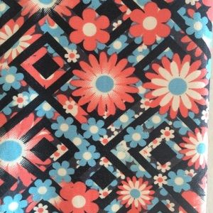✨MOVING SALE✨ LuLaRoe OS Leggings